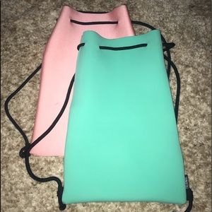 2 Triangl drawstring bags